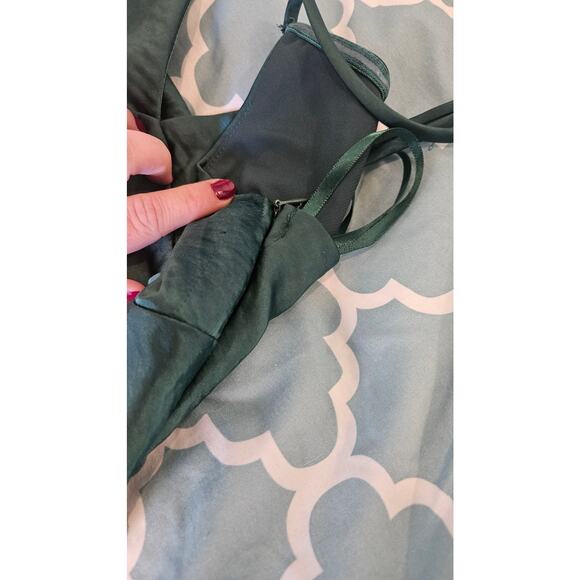 Saints + Secrets Size Small Green Sleeveless Thigh Length Slit Zip Closure Dress - Picture 3 of 10